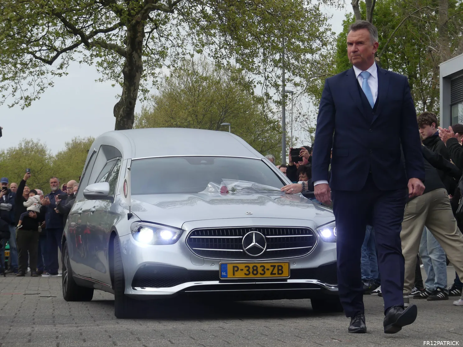 Fotoverslag laatste eerbetoon Leo Beenhakker online