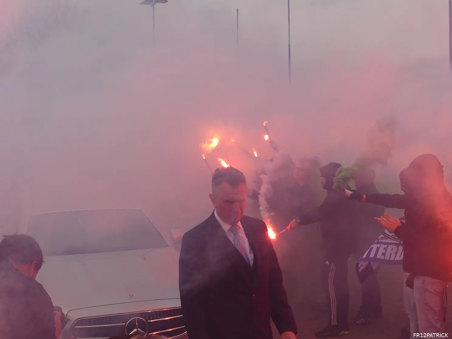 Fotoverslag laatste eerbetoon Leo Beenhakker online