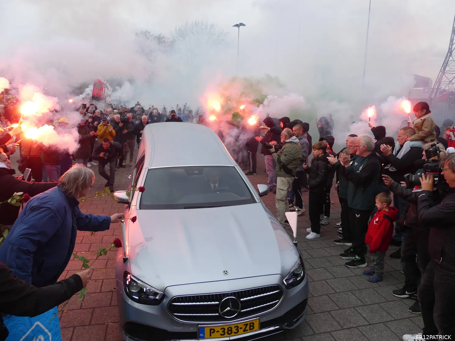 Fotoverslag laatste eerbetoon Leo Beenhakker online