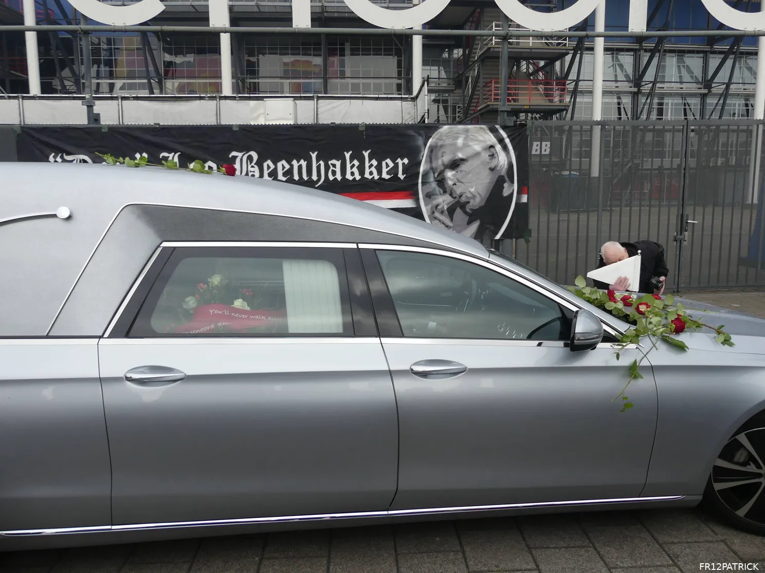 Fotoverslag laatste eerbetoon Leo Beenhakker online