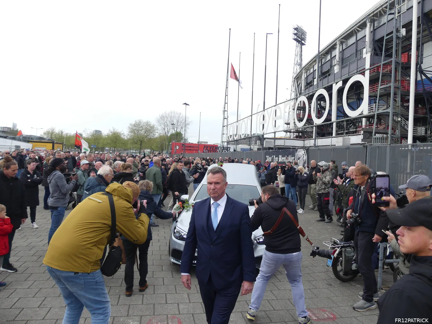 Fotoverslag laatste eerbetoon Leo Beenhakker online