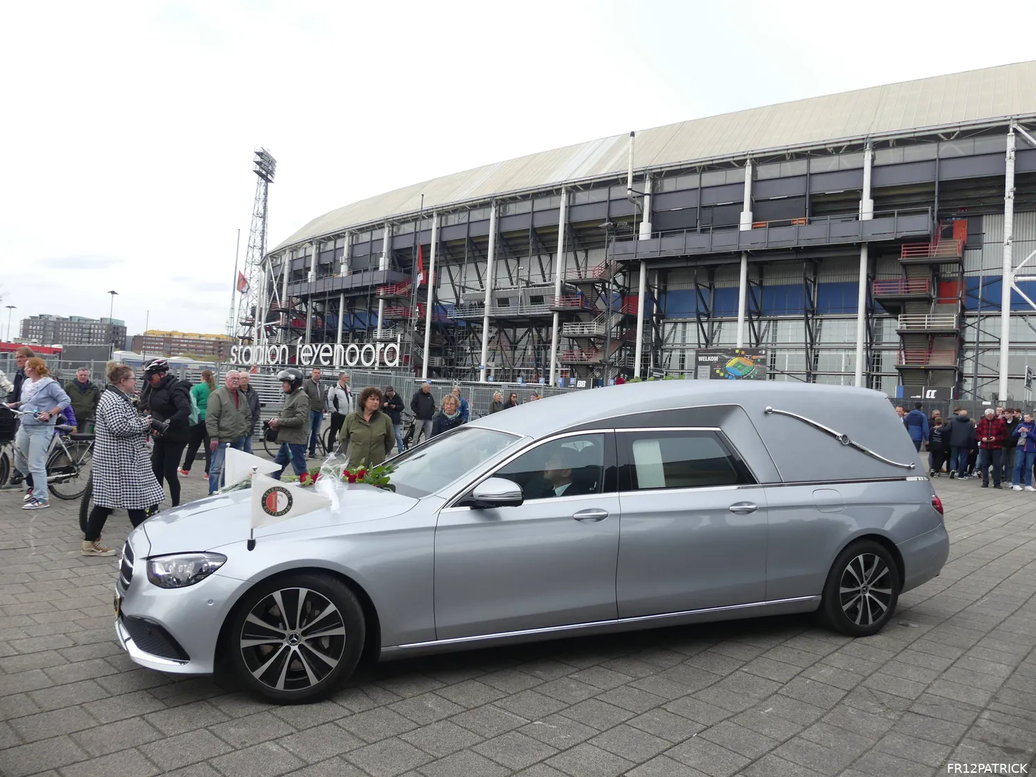 Fotoverslag laatste eerbetoon Leo Beenhakker online