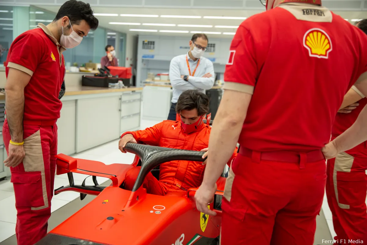 Sainz evalueert eerste dag bij Ferrari: 'Ik dacht bij mezelf: dit gebeurt echt'