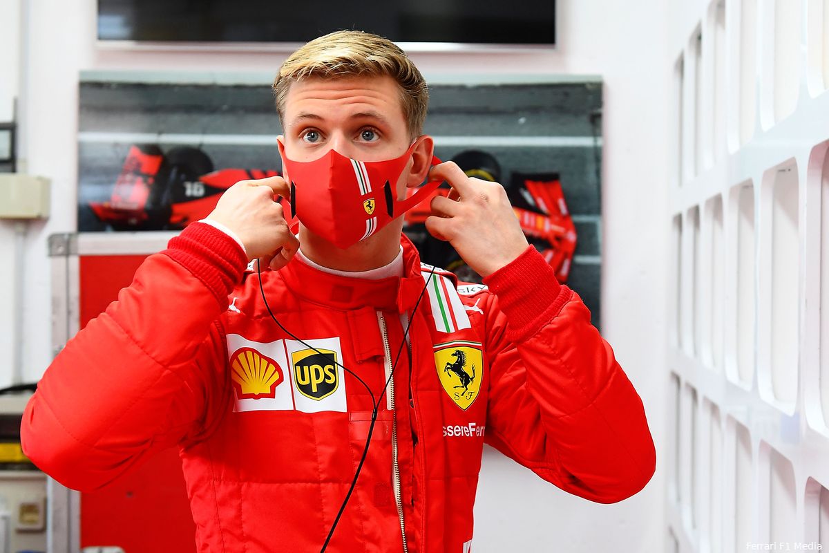 Schumachers Ferrari-test in foto's: startnummer 47 en een kiekje met Sainz sr.