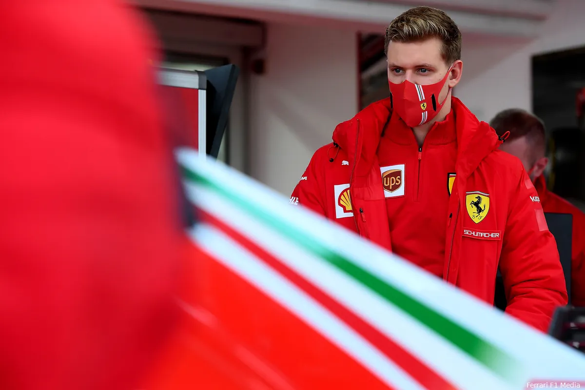 Minardi let op twee coureurs: 'Ik houd Schumacher en Tsunoda in de gaten'