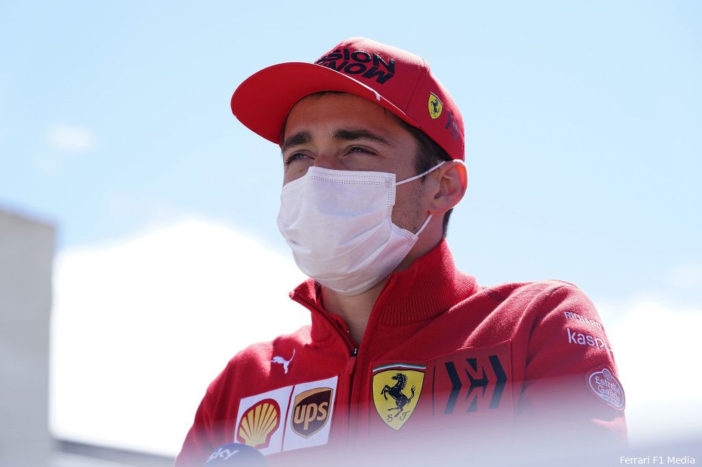 Leclerc kijkt naar Sainz: 'Hij rijdt heel anders dan Vettel dat deed'