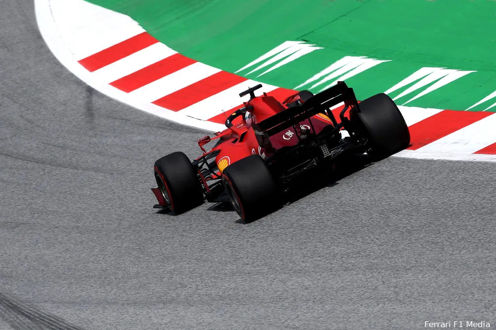 Ferrari slaat plank mis: 'We besloten een risico te nemen, maar grepen er net naast'