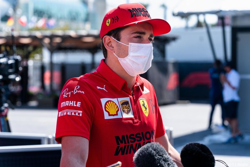 Leclerc over late safety car bij crash Verstappen: 'Voor mij was het duidelijk'