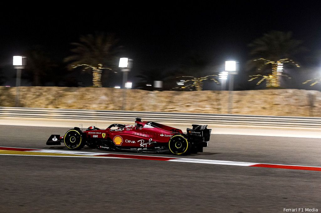 Brundle vanuit Bahrein: 'De tractie van Ferrari ziet er in bocht 4 niet goed uit'