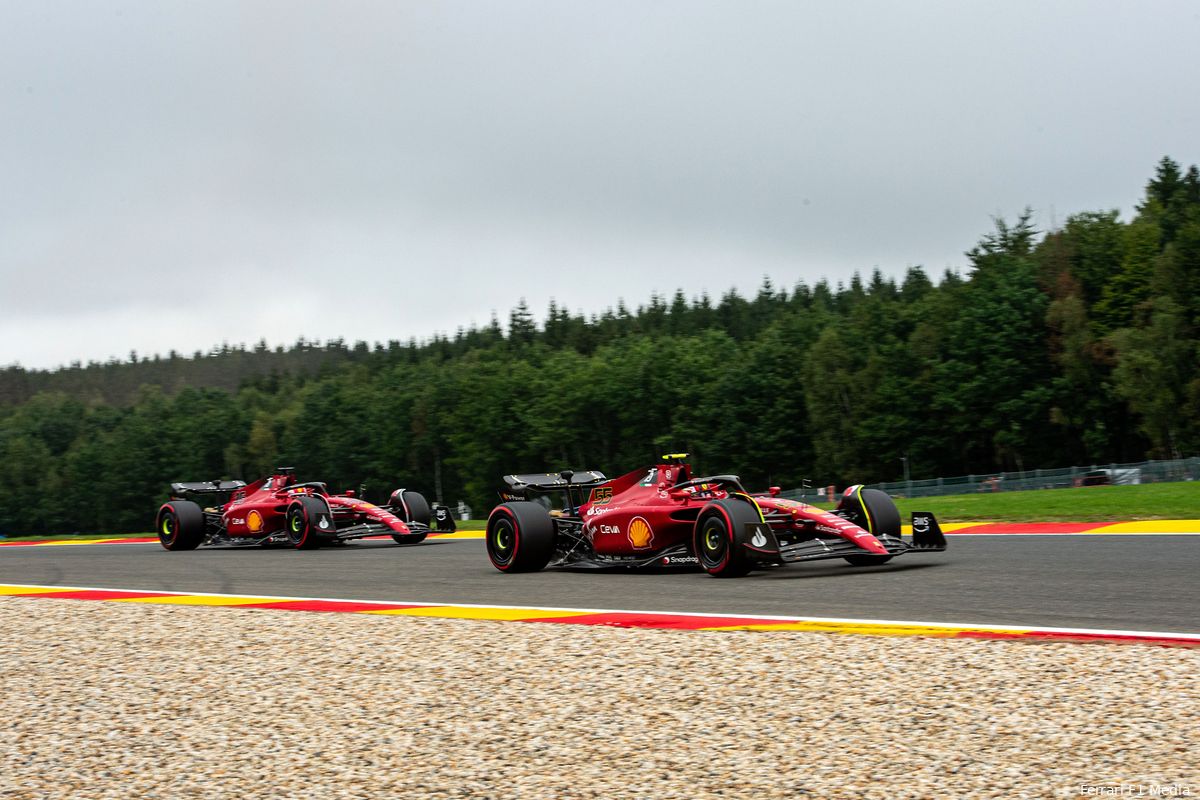 Sainz verdedigt strategen Ferrari: 'Bij Ferrari lijkt alles groter'
