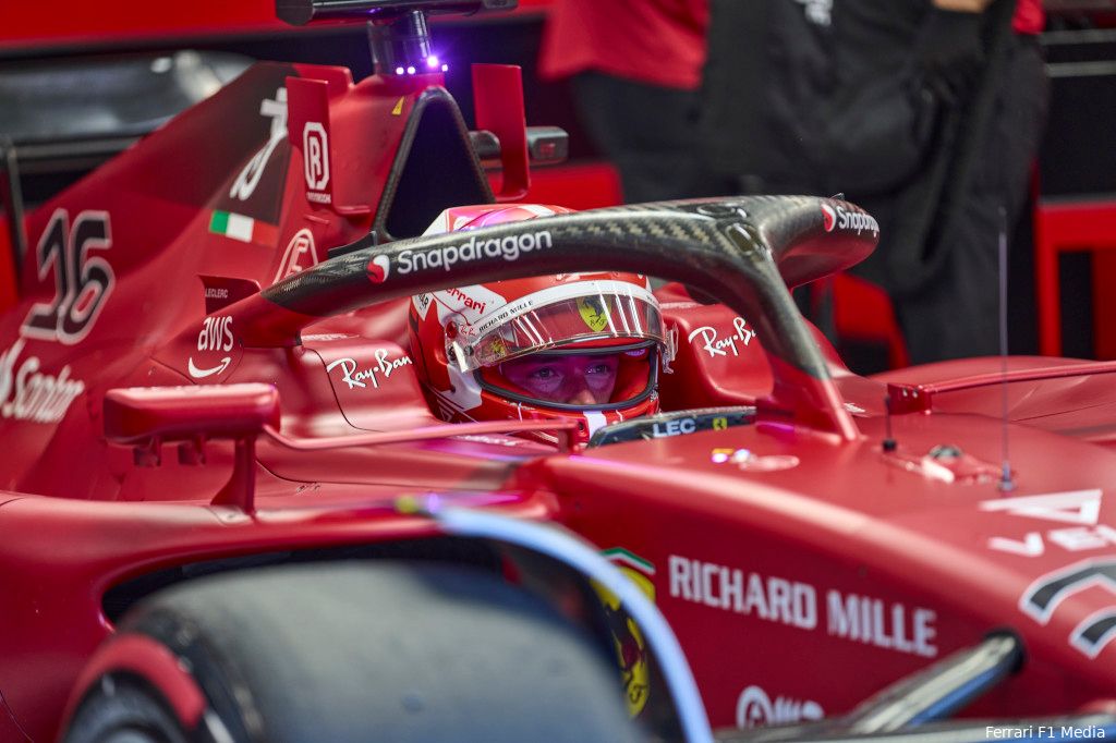 Leclerc wil oplossing voor rondvliegende tear-offs: 'Natuurlijk niet boos op Max'