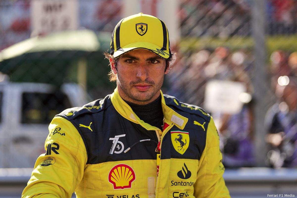 Palmer analyseert inhaalrace van Sainz: 'Hij ging ervoor als een gek, maar deed het goed'