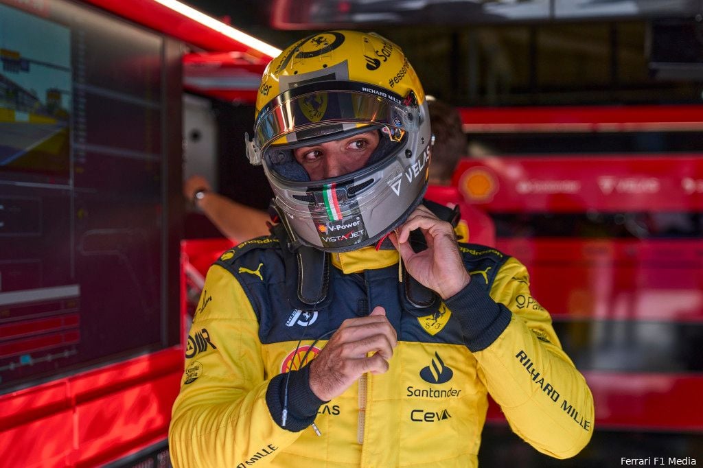 Sainz blij met kwalificatie van teamgenoot: 'Het is goed voor Ferrari om op pole te starten in Monza'