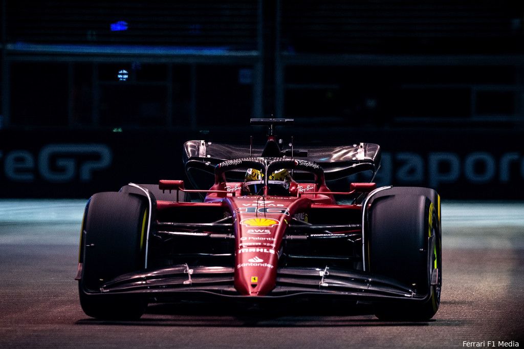 Verslag VT3 | Verstappen geeft halve seconde toe op Leclerc in kletsnatte sessie