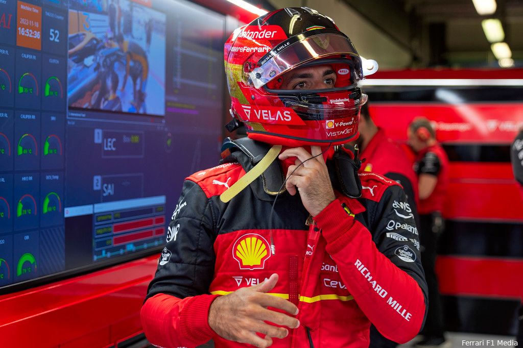 Sainz eerlijk over seizoen Ferrari: 'Dachten eraan om 2023 te gaan prioriteren'