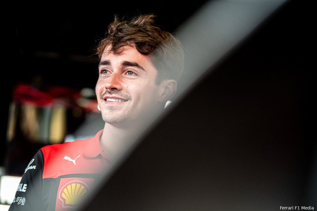 Leclerc trots op 'perfecte uitvoering' bij Ferrari: 'Knap gezien alle geruchten'