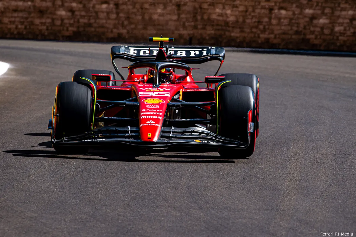 Sainz kritisch op Ferrari: 'Dat betekent dat er iets niet klopt'