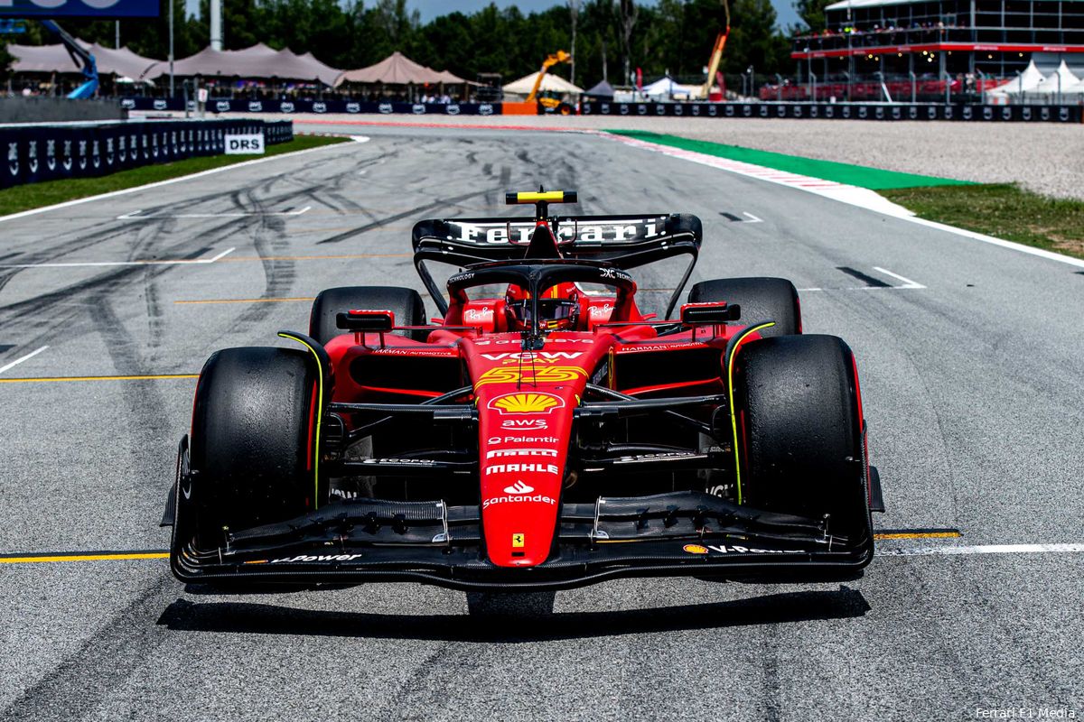 Hill kritisch op vorm Leclerc en Sainz: 'Alsof Ferrari telkens met één been rent'