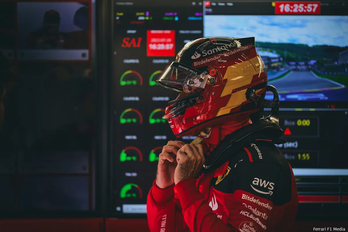Sainz heeft Ferrari-droom dit seizoen al opgegeven: 'We moeten stoppen met wachten op een overwinning'