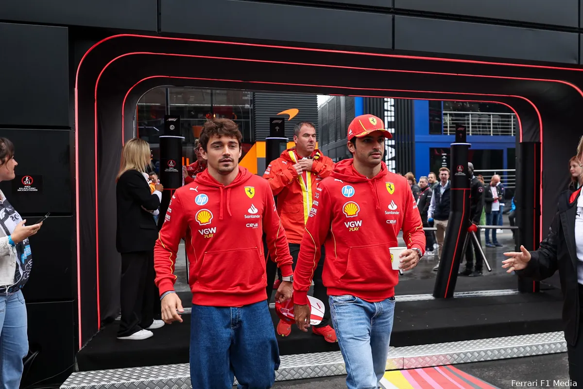 charles leclerc carlos sainz racedag media lachen
