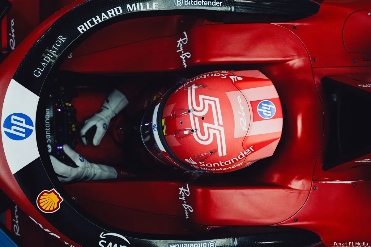 carlos sainz ferrari las vegas helm 12813 12