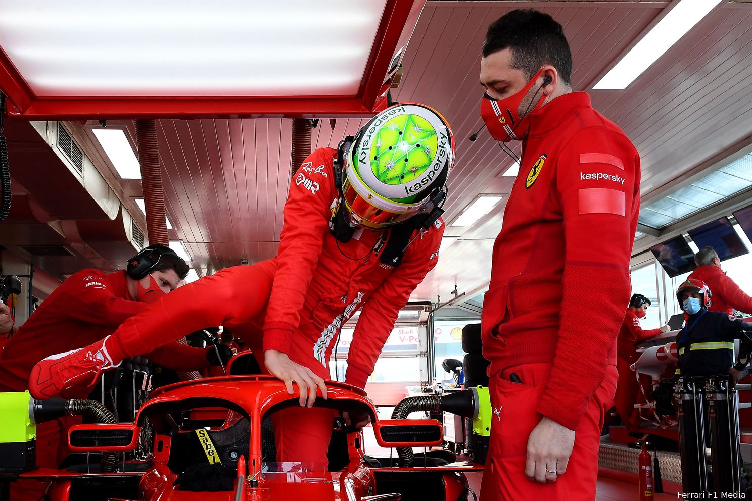 Schumachers Ferrari-test in foto's: startnummer 47 en een kiekje met Sainz sr.