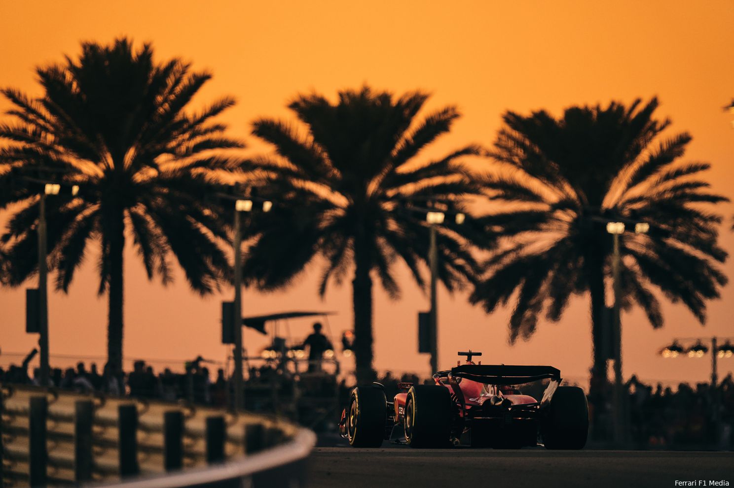 Foto 4. De Ferrari van Cherles Leclerc, GP van Abu Dhabi. Gaat Red Bull deze kant van de wagen vaker zien in de nabije toekomst?