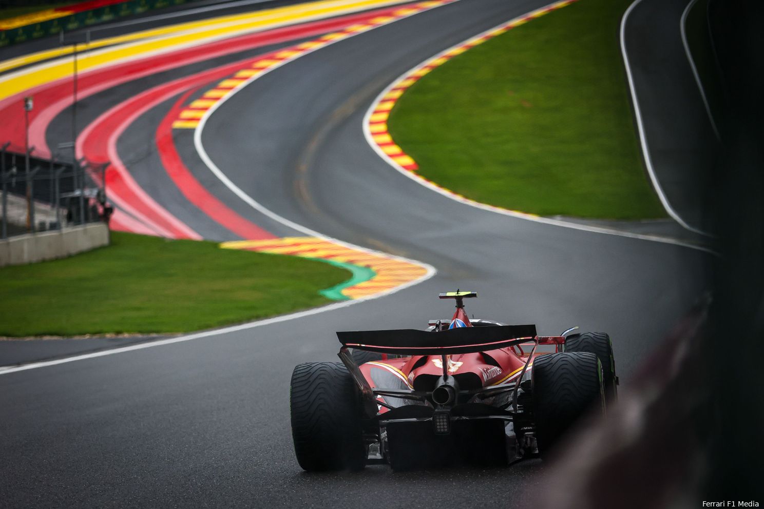 Sainz komt met gevatte samenvatting: 'Het was wel een rare race, nietwaar?'
