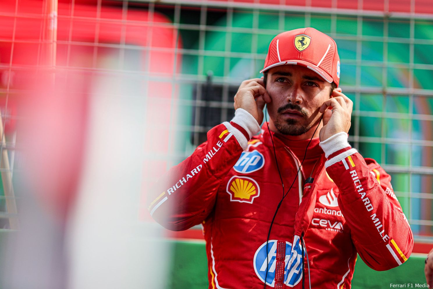 Norris dankzij inschattingsfout van Mercedes dichter bij Verstappen: 'Had je die boordradio gehoord?'