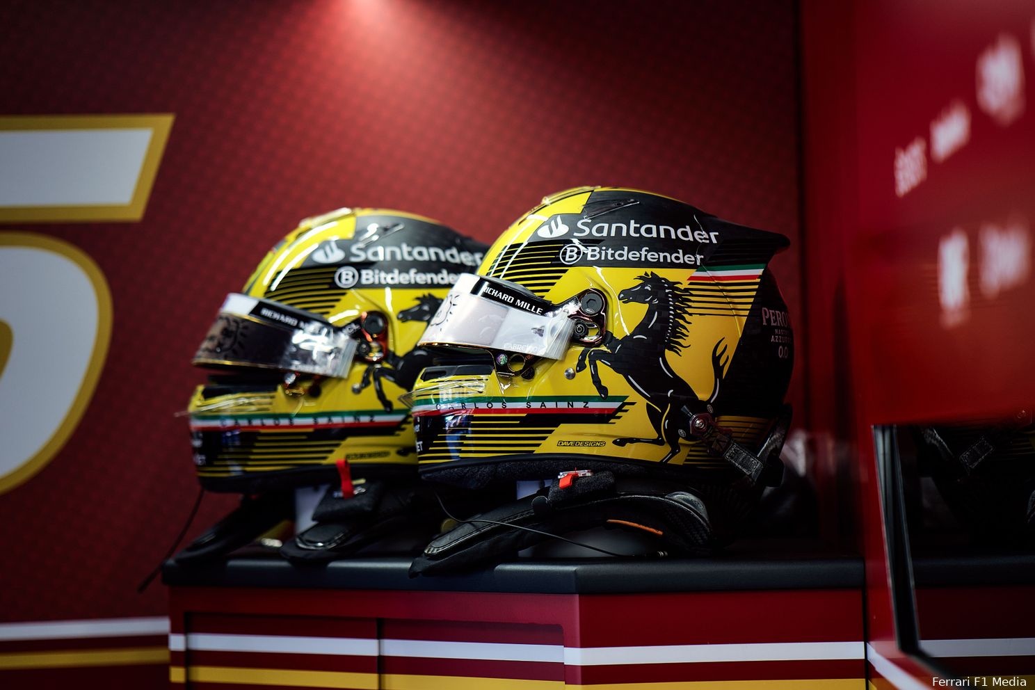 Jarige Sainz dolgelukkig na mislopen podium: 'De tifosi verdienen dit meer dan wie dan ook'