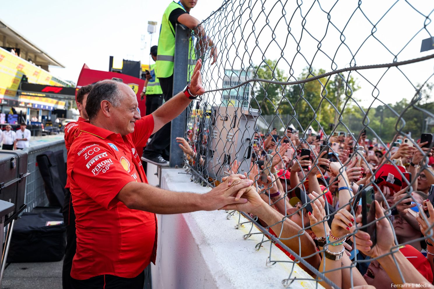 Rosberg lyrisch over speciale zege in Monza: 'Door Vasseur durfden ze meer risico te nemen'