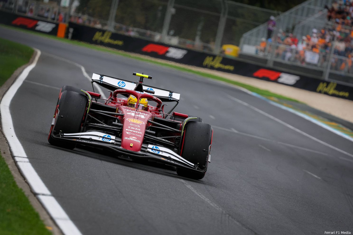 Hamilton probeert optimistisch te blijven: 'Dankbaar dat ik hem uit de muur heb kunnen houden'