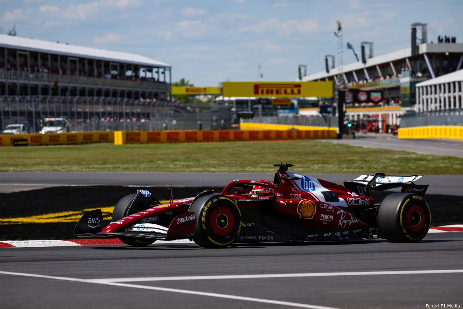 Leclerc analyseert concurrentie: 'Red Bull staat er altijd, McLaren deed stapje achteruit'