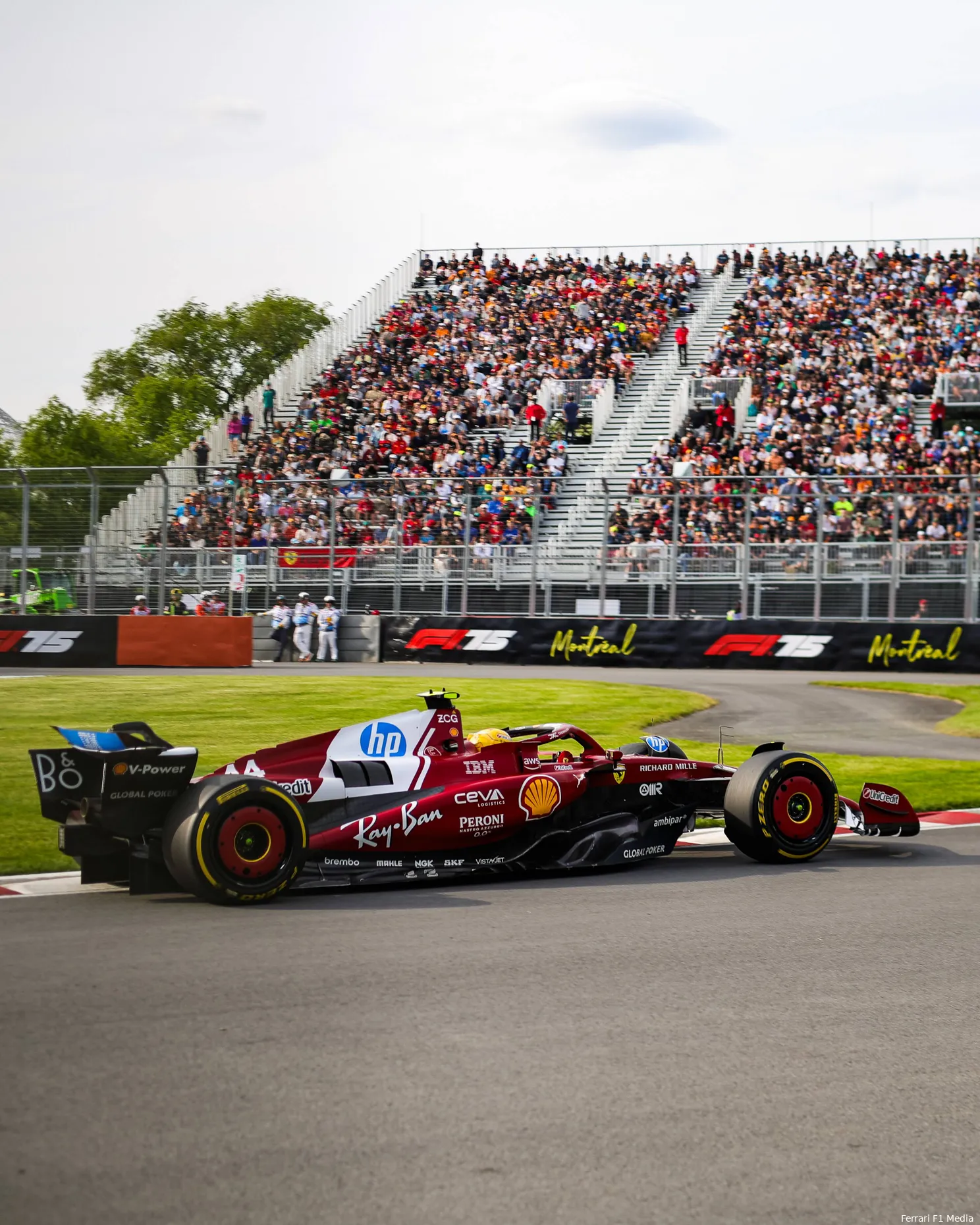 Hamilton ziet het somber in voor Ferrari: 'Dat zal al een hele uitdaging worden'