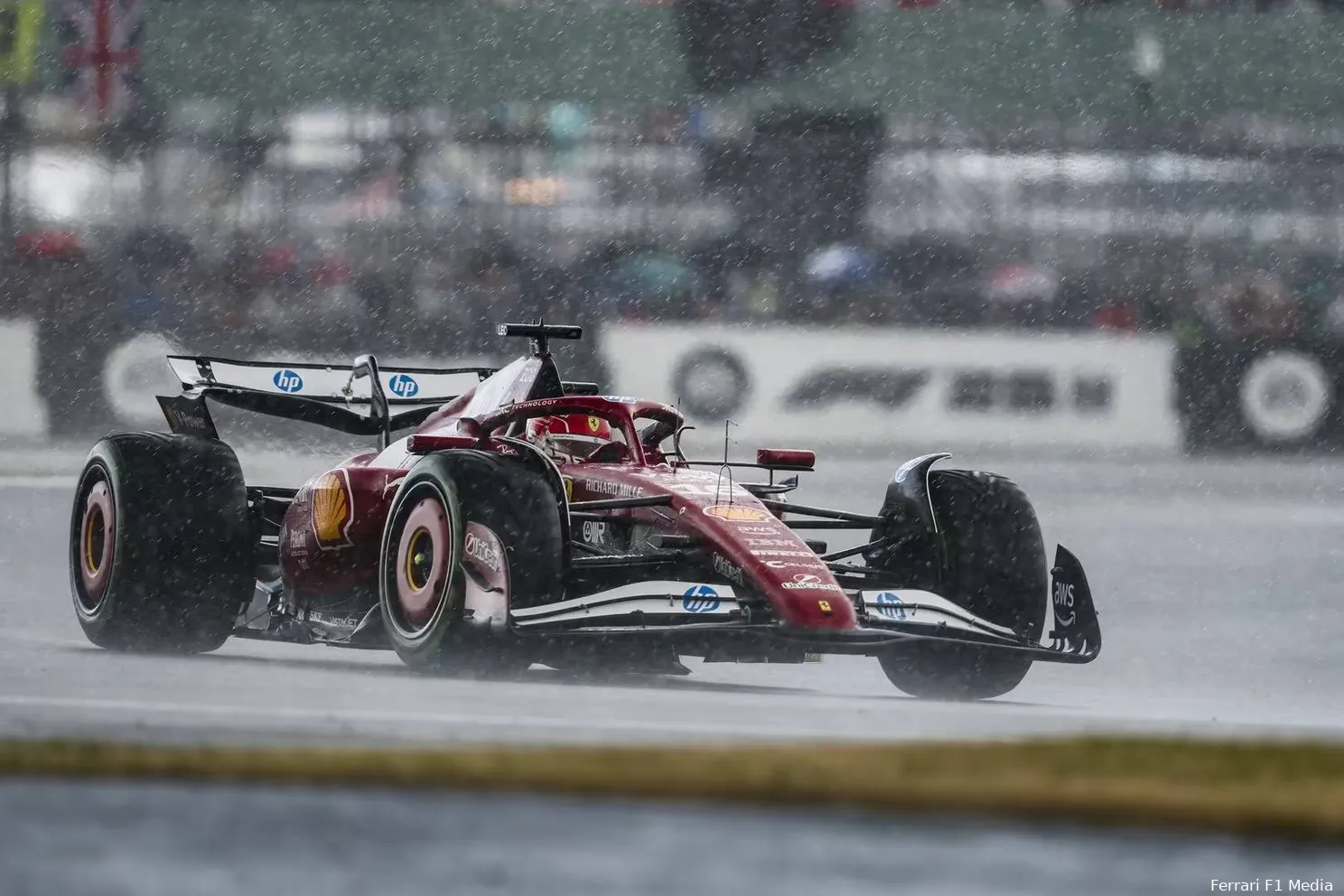 charles leclerc ferrari gp groot brittannie 2025 silverstone regenjpg