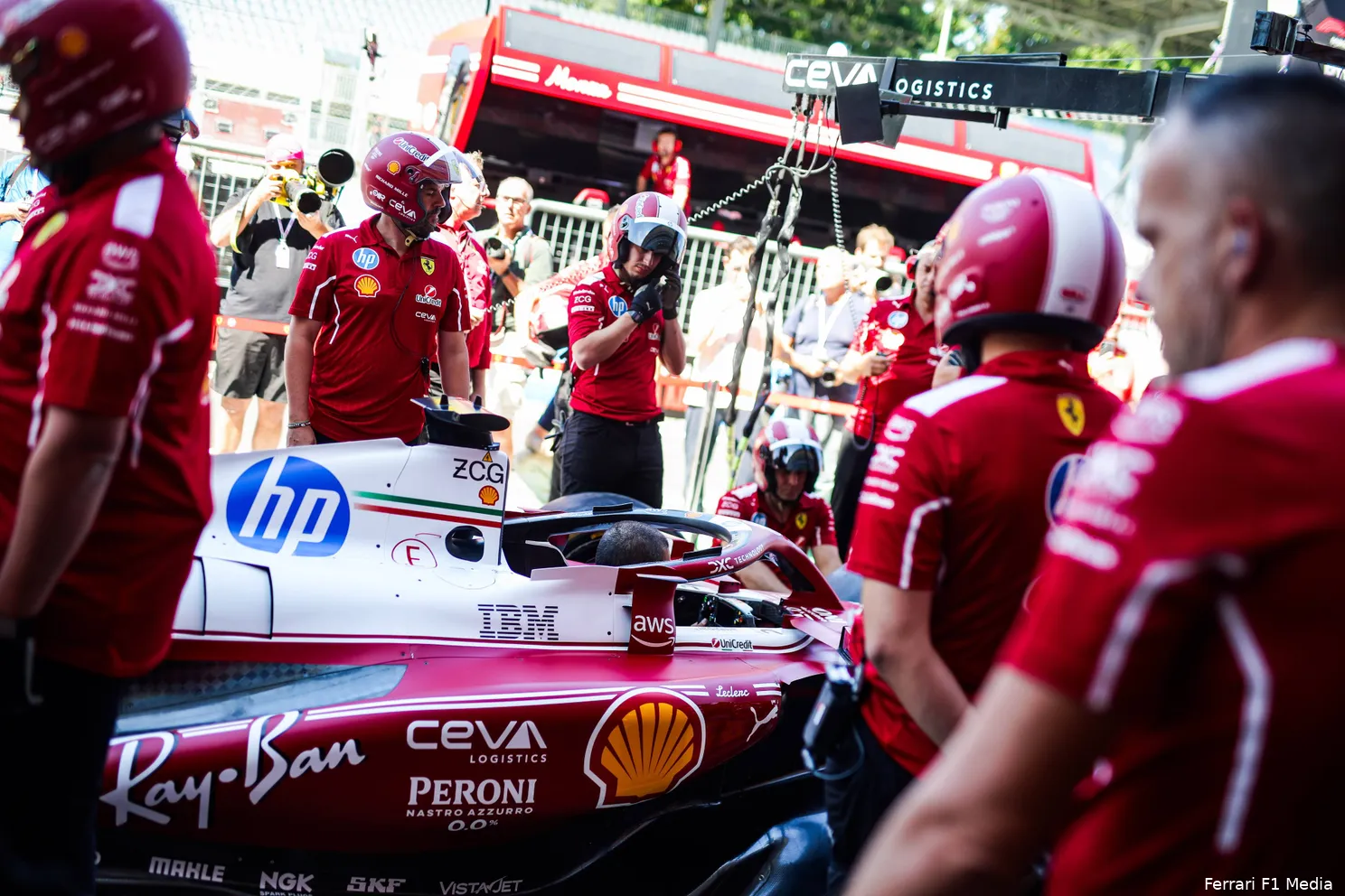 charles-leclerc-ferrari-italië-2025-vrijdag-livery-1-sf-25-aad7-4fa0-b1f3-7a7029bbe15b