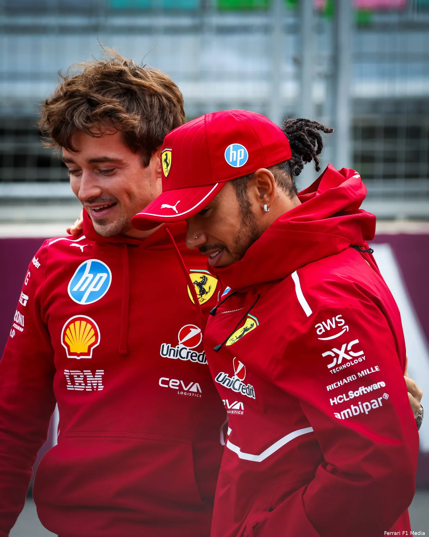 lewis-hamilton-charles-leclerc-ferrari-gp-azerbeidzjan-2025-zondag-2