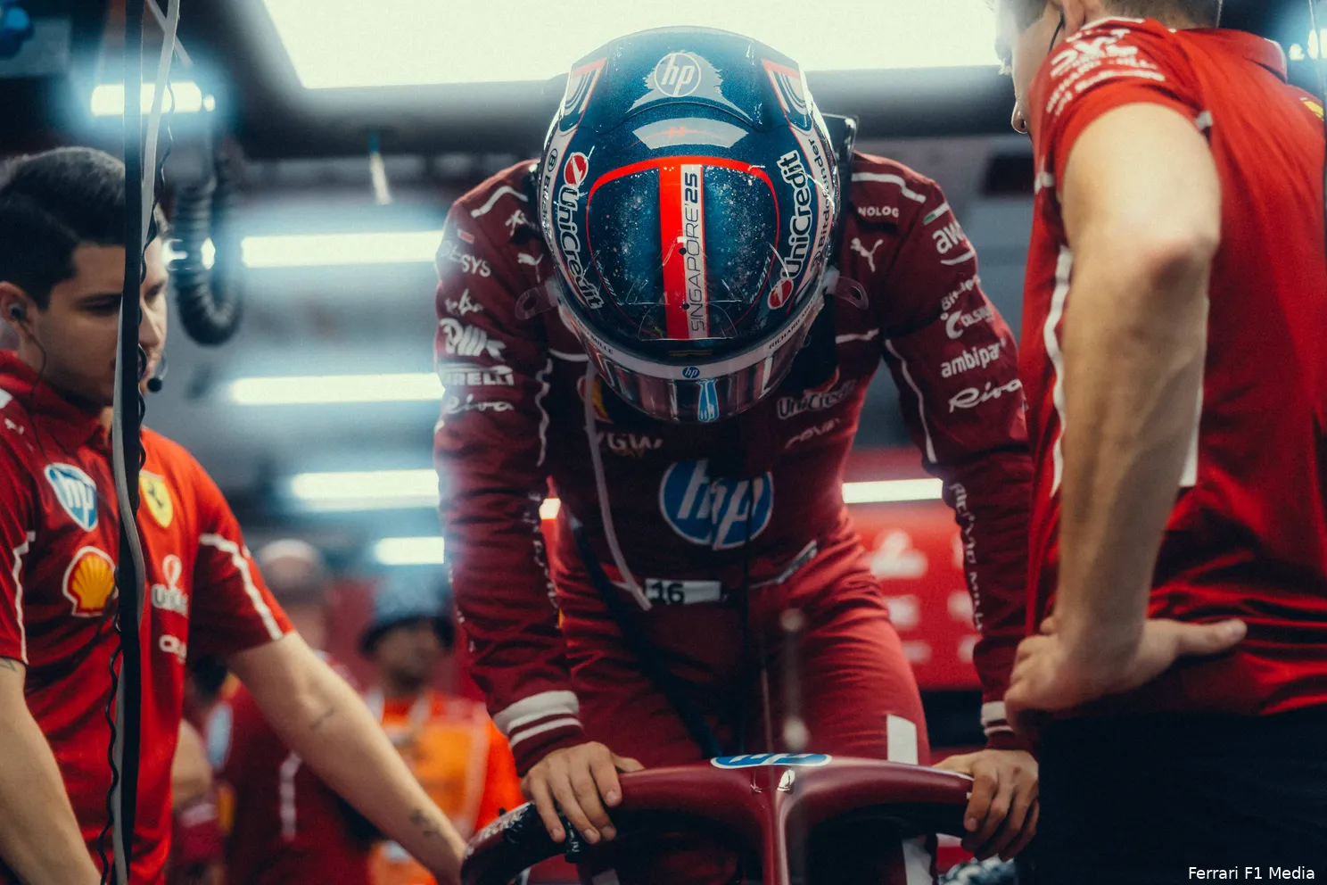 charles-leclerc-ferrari-singapore-vrijdag-1