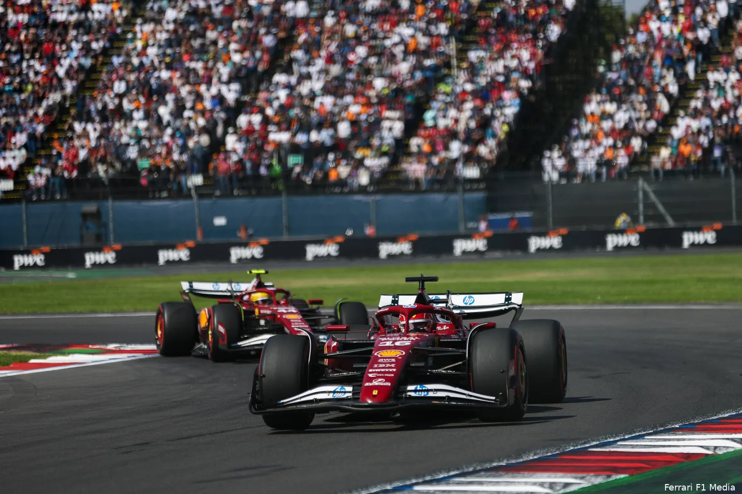 charles-leclerc-lewis-hamilton-ferrari-mexico-zondag-2025