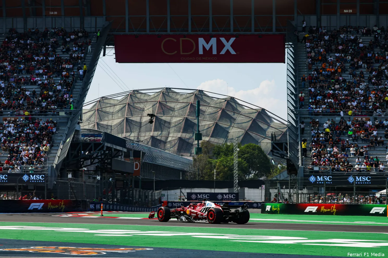 charles-leclerc-mexico-vrijdag-2025-ferrari