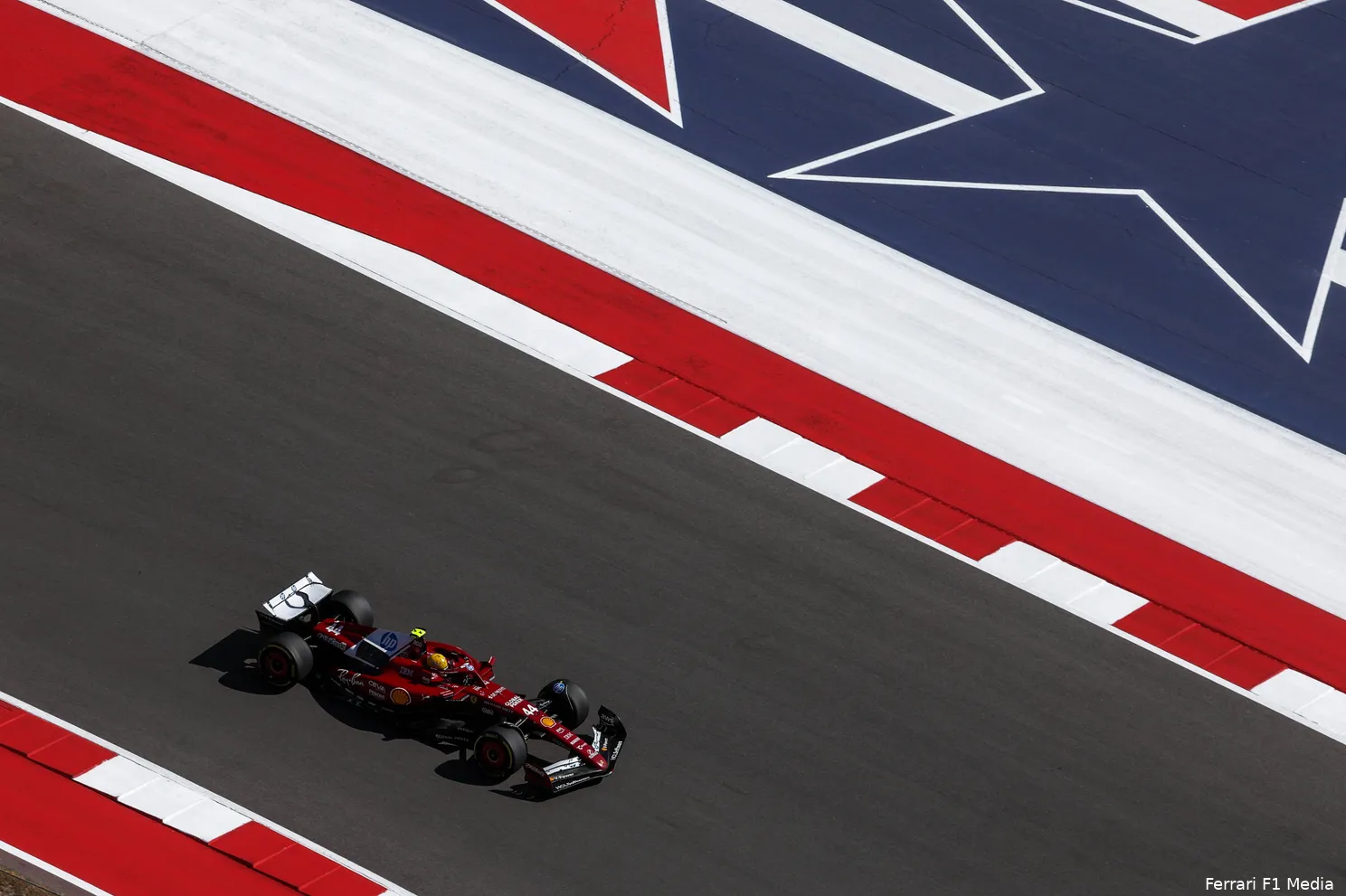Hamilton-Ferrari-zaterdag-austin-4251018_R19_USA_DP_AV3_8234_2f9bacd6-9f16-4ec5-b832-3d8712df2c67