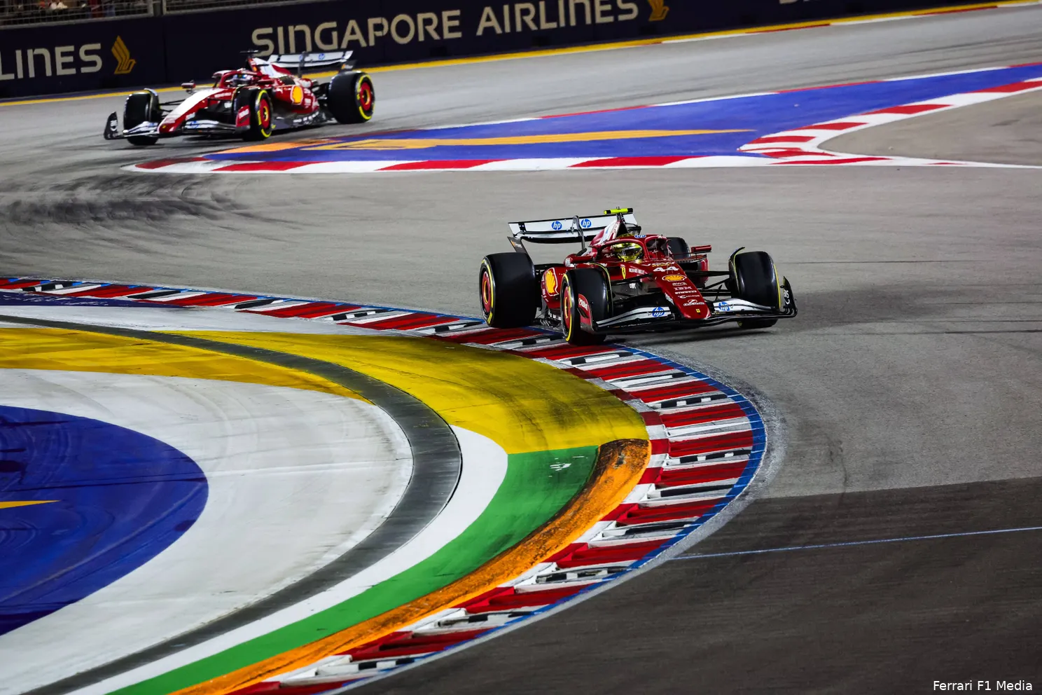 lewis-hamilton-charles-leclerc-ferrari-gp-singapore-2025-zondag-2