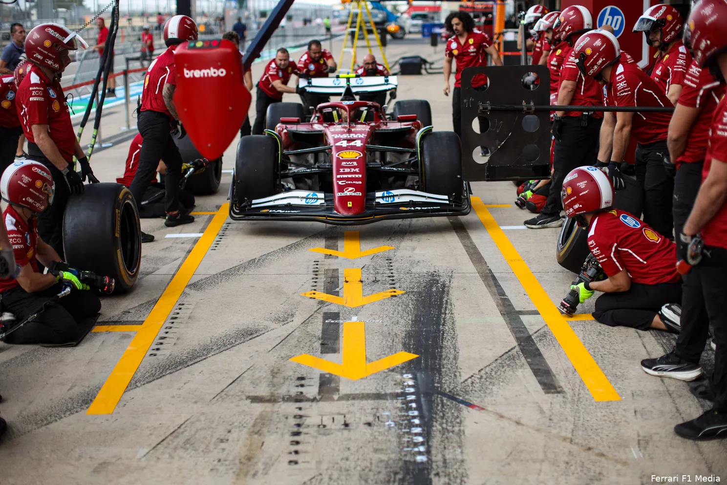 lewis-hamilton-ferrari-cota-2025-donderdag-3