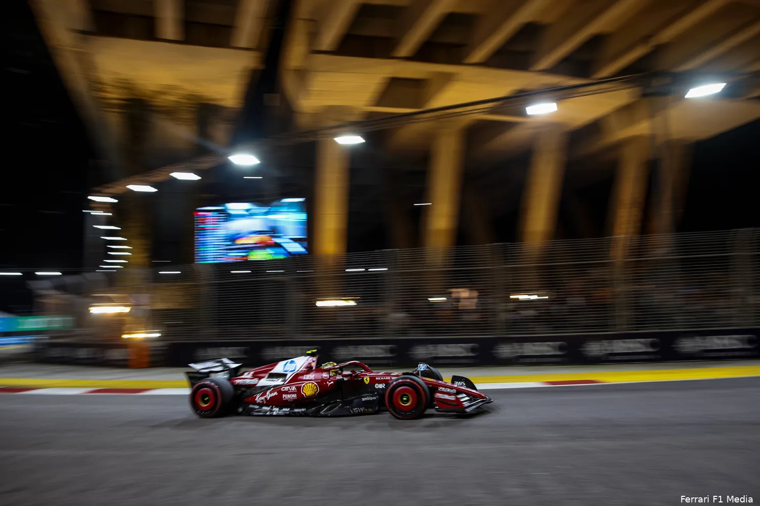lewis-hamilton-ferrari-gp-singapore-2025-zondag-3