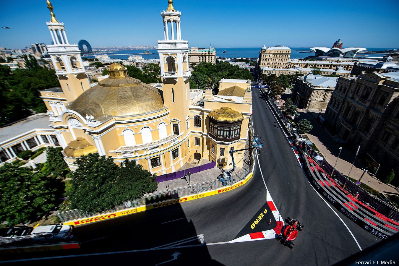 Analyse | Verstappen had het zonder Leclercs plofmotor héél zwaar gehad in Baku