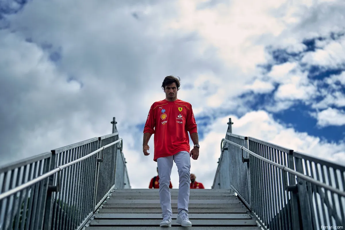 Sainz geeft teleurstelling toe rondom vertrek: ‘Ferrari heeft mij gedumpt’