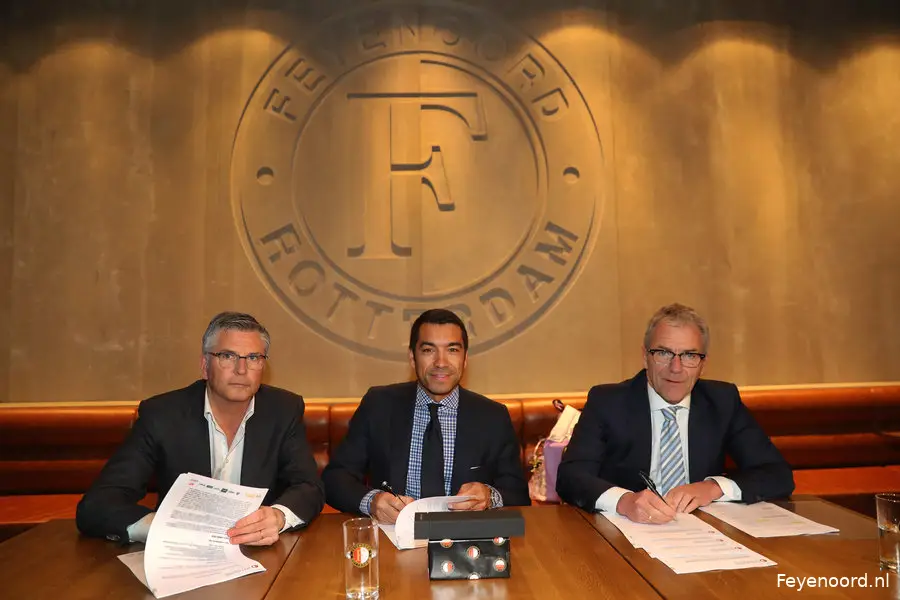 VIDEO | Gio zet handtekening onder nieuw contract