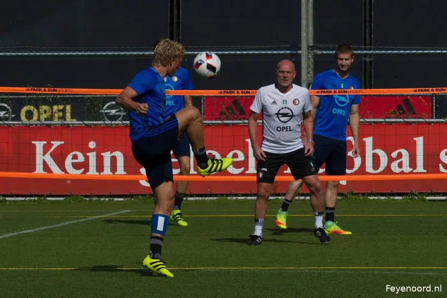 Feyenoord sluit trainingsweek af met voetvolley