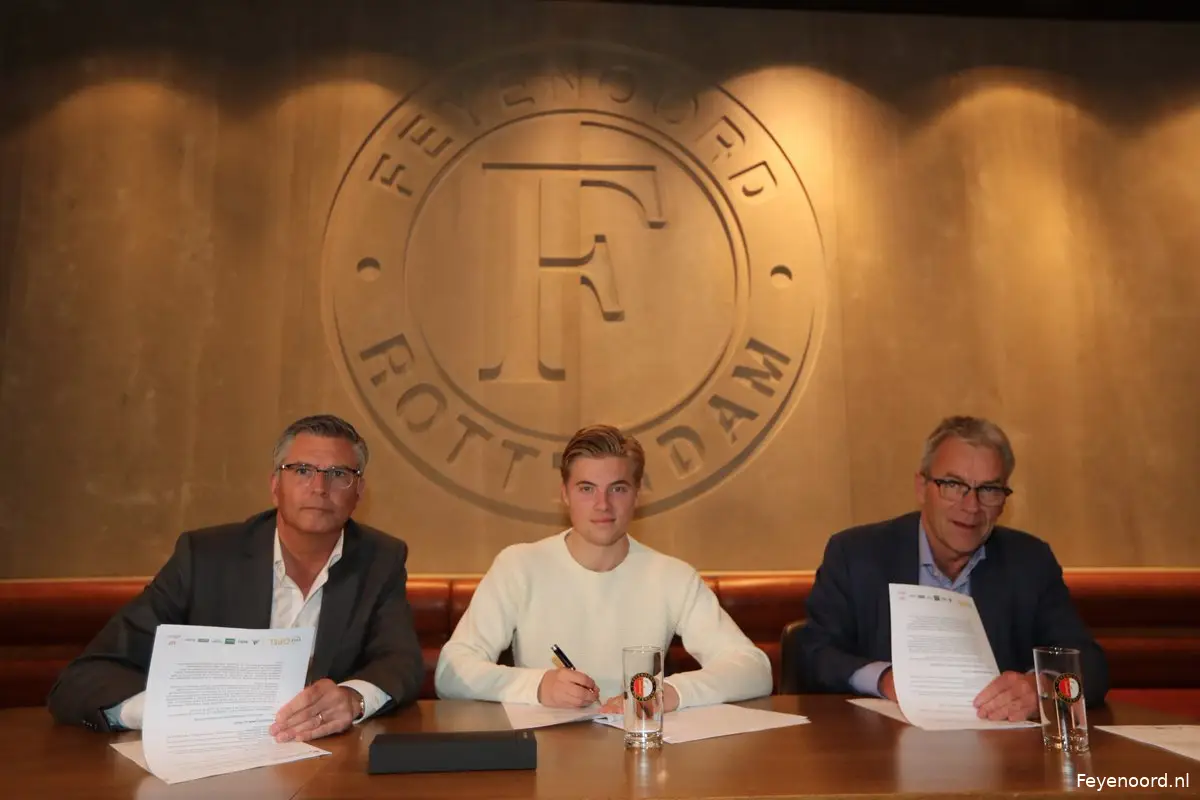 Hansson verlengt zijn contract bij Feyenoord tot 2020