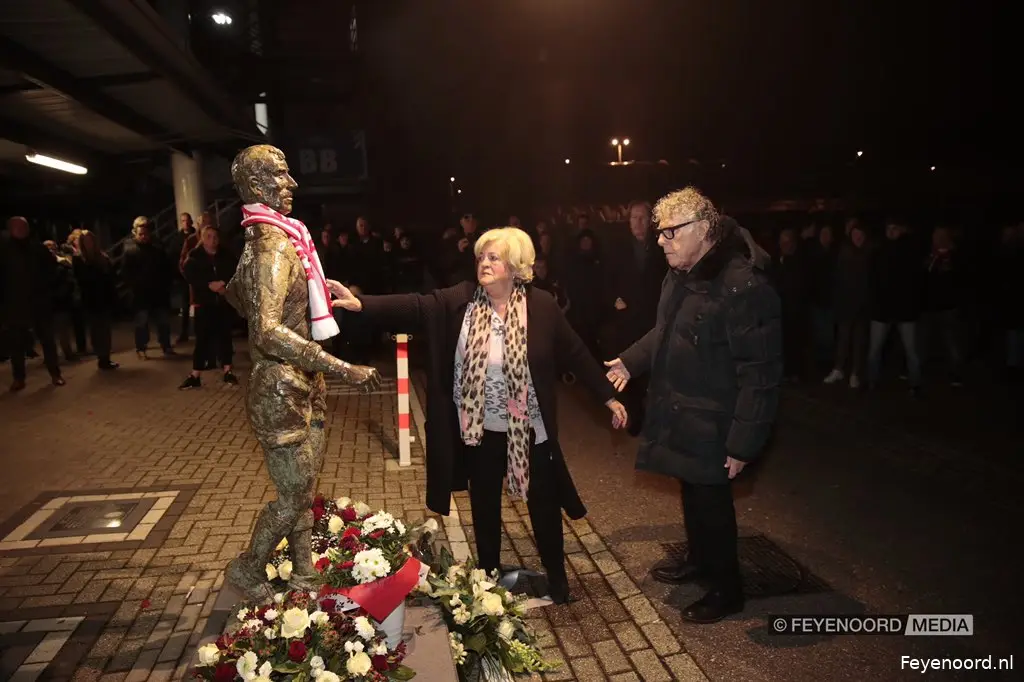VIDEO | Feyenoorders herdenken Coen Moulijn